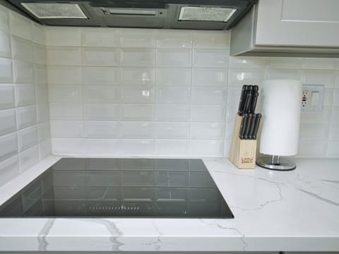 4 burner cooktop and over the range microwave