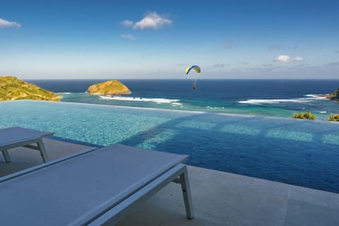 Salt Water 18m Infinity Pool