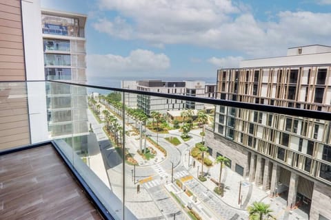 Prime 3BR + 1 Suite with Full Ain Dubai View in Bluewaters Apartment in Dubai