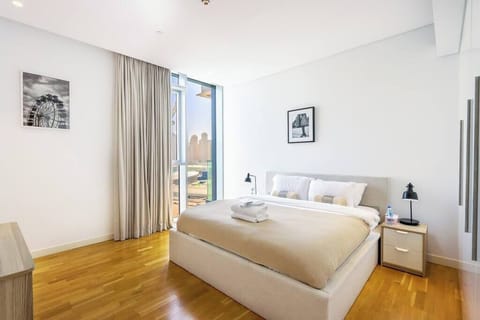 Prime 3BR + 1 Suite with Full Ain Dubai View in Bluewaters Apartment in Dubai