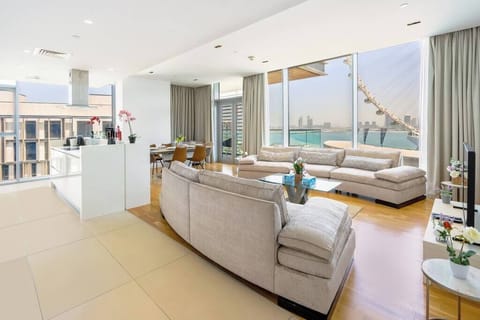 Prime 3BR + 1 Suite with Full Ain Dubai View in Bluewaters Apartment in Dubai