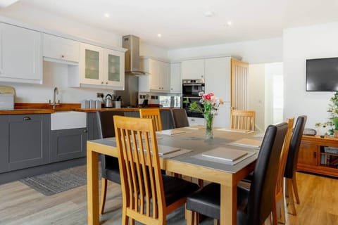 Dining table and fully equipped kitchen.