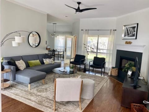 SPACIOUS LIVING ROOM WITH COZI FIREPLACE