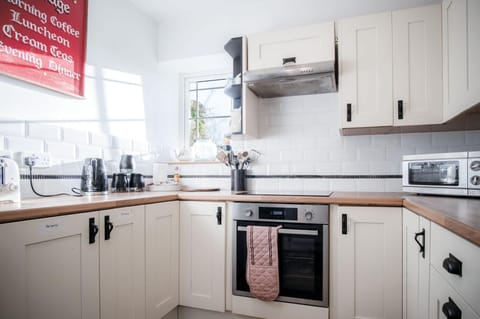 Milan Cottage - 2 Bedroom Cottage - Port Eynon (4256)