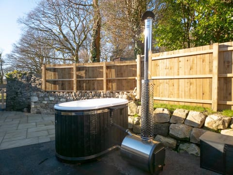 Suite 14 - Sleeping Giant Hotel - Pen Y Cae Inn (6328)