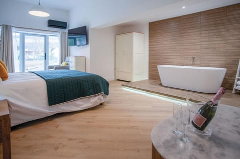 Suite 5 - Sleeping Giant Hotel - Pen Y Cae Inn (4408)