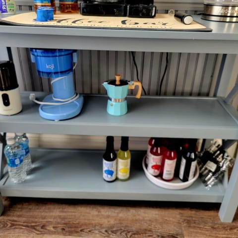 shaved ice maker with different flavor's of syrup