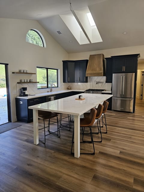 Large island seating area