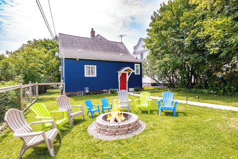 Enjoy the large fire pit with complimentary firewood after a day of exploring. 