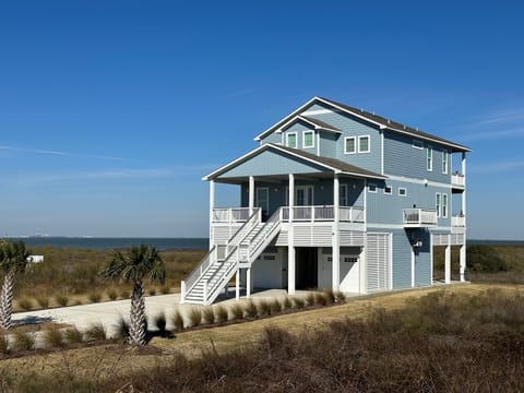 Bay side views with plenty of parking