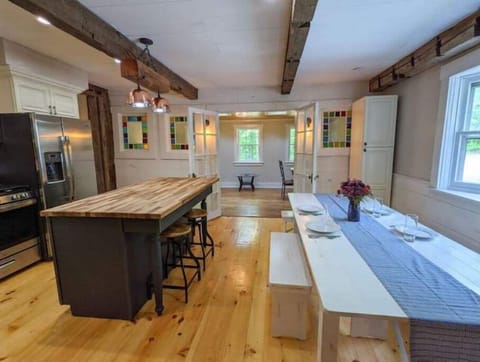 Comfortable Dining for 18 with Kitchen Table, Sun Room Table & Breakfast Bar