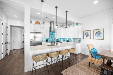 Easy eating at the kitchen island