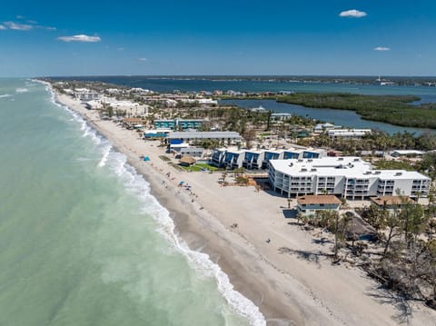 This aerial view shows Englewood Beach and the beautiful stretch of shoreline along Manasota Key. Turtle Bay Condos are located just a short walk from this area, giving guests easy access to the Gulf of Mexico’s soft sand beaches, stunning sunsets, and po