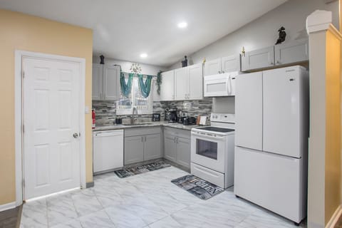 Kitchen
Dishwasher 
Microwave 
Toaster 
Kettle
