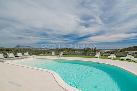 Building Exterior, Pool