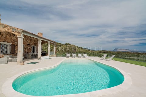 Building Exterior, Pool