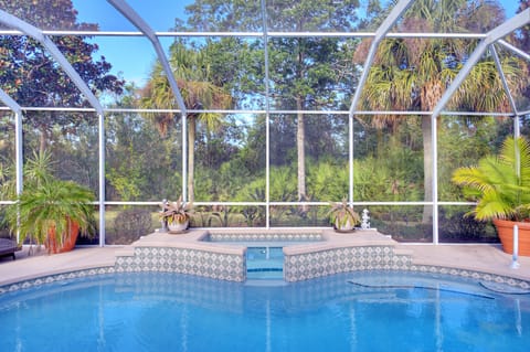 Jacuzzi & Pool Sitout