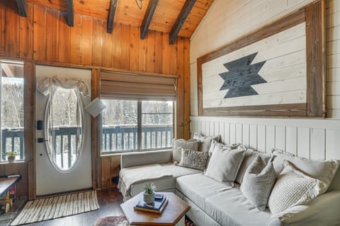 Brian Head Vacation Rental | 1BR | 1.5BA | 612 Sq Ft | Stairs Required