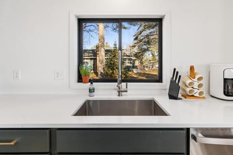 1011 Burgs Park Drive-13