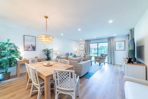 Fully renovated condo!
Full size queen sofa sleeper