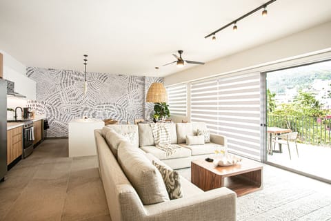 Condo - Image 2