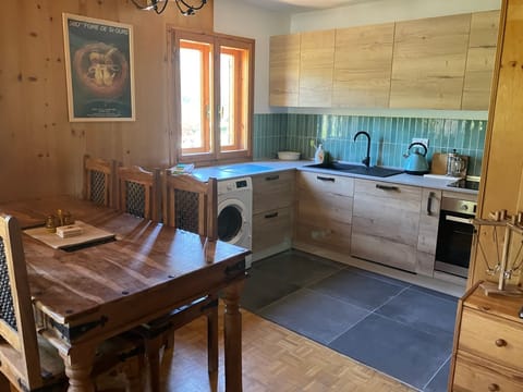 Newly furnished full kitchen