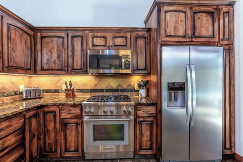 Kitchen - Main Level