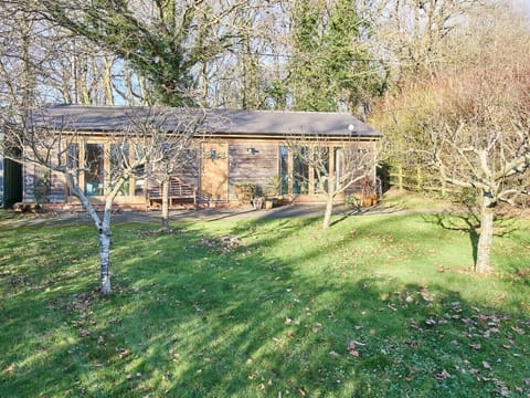 Orchard Barn, Bonnington - Host & Stay