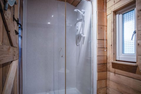 The Hygge Hut - 1 Bed - Freshwest Beach Retreat (23574)