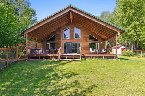 Wasilla Vacation Rental | 2BR | 2BA | 2,083 Sq Ft | 4 Steps Required to Enter