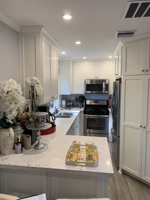 Well-equipped kitchenette with oven, microwave, refrigerator and utensils.