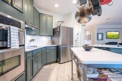 Ff3372e1 6dad 4f1c 8acc 50ff7c1d528b