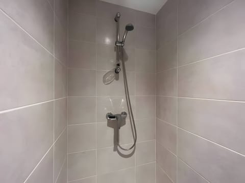 "Tiled shower - L'Orne Saosnoise"