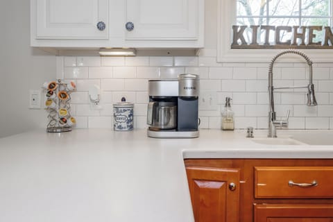 Keurig and Brew coffee maker in one in this lovely kitchen