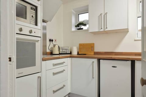 Modern and functional kitchen area, designed for preparing delicious meals and making cooking a pleasure.