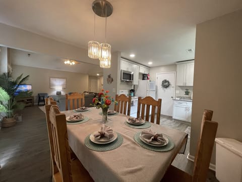 Large Dining Table with 6 person seating