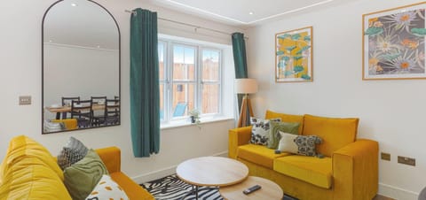 OPEN PLAN LIVING AREA