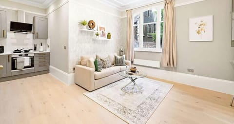 OPEN PLAN LIVING SPACE