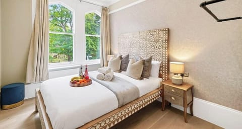 DOUBLE BED WITH FRESH TOWELS AVAILABLE UPON YOUR ARRIVAL