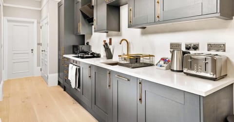 FULLY-EQUIPPED KITCHEN FOR HOME-COOKED MEALS