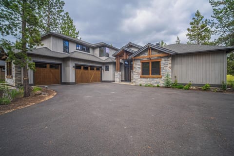 56700 Dancing Rock EXT-03