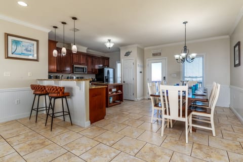 008 Just Beachy Kitchen Island and Dinning Space
