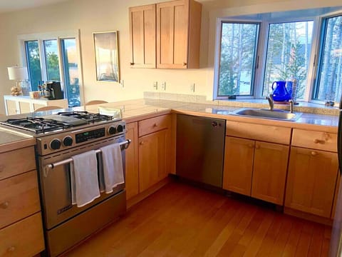 Fully equipped kitchen.