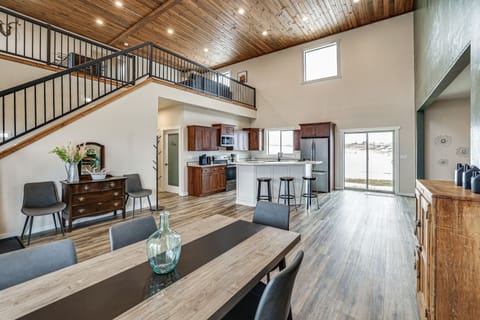 Dining Area | Dishes & Flatware Provided | 1st Floor