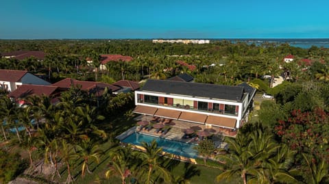 Large modern 7BDR villa with chef, butler and maid, close to beach and golf (5590)