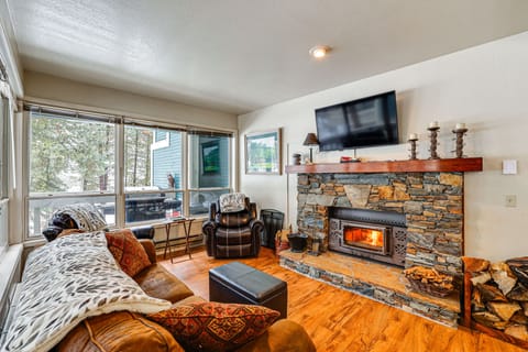 New Meadows Vacation Rental | 2BR | 3BA | 1,344 Sq Ft | Stairs Required