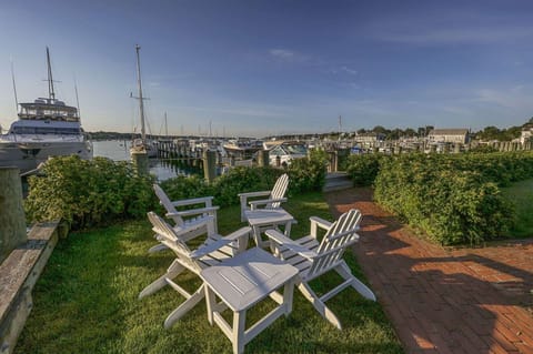 Harborside Inn Outdoor Seating