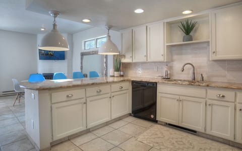 Fully Stocked Kithen with Breakfast Bar (Seating for 4)