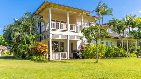 White columns and a wraparound lanai rise above the palms at Coconut Plantation 1100-2, where Ko Olina's pace slows the moment you pull up.