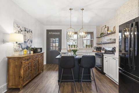 Stylish kitchen, stainless steel appliances, and all the essentials for memorable meals with loved ones.